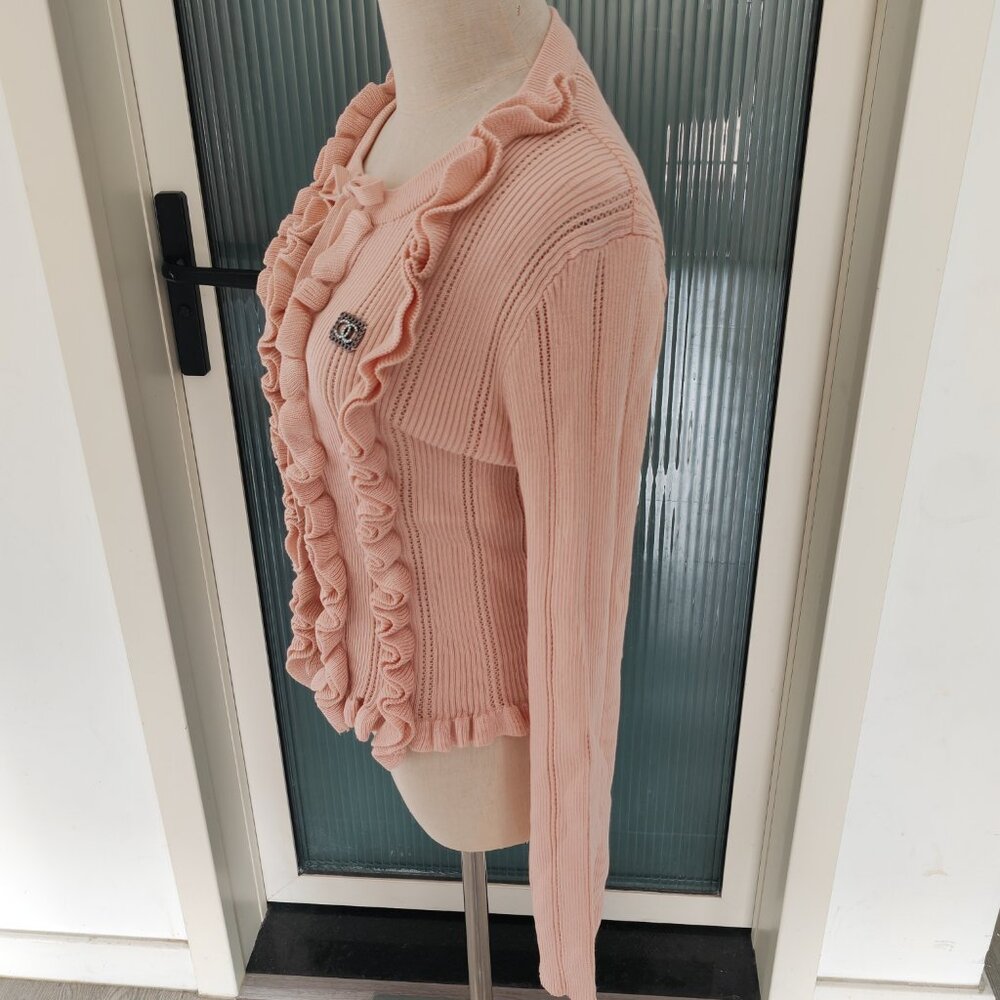 Chanel pink cardigan shirt - Picture 2 of 5